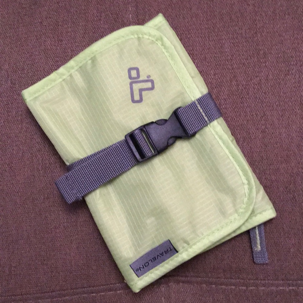 Travelon Charging Cable holder